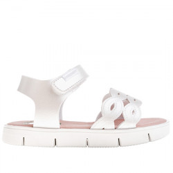 PABLOSKY SANDALIA EFECTO PIEL NACARADA VELCRO TIRA ENTRELAZADA PARA NIÑA 440704 MET BLANCO PAB142