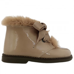 ANDANINES BOTITA INGLESA CHAROL CON PELITO LAZO NIÑA 192089-27 CAMEL ANDA005