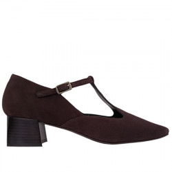 ESCALZIA ZAPATO T-STRAP ANTE CON PUNTERA PARA MUJER IRATXE MARRÓN ESCA008